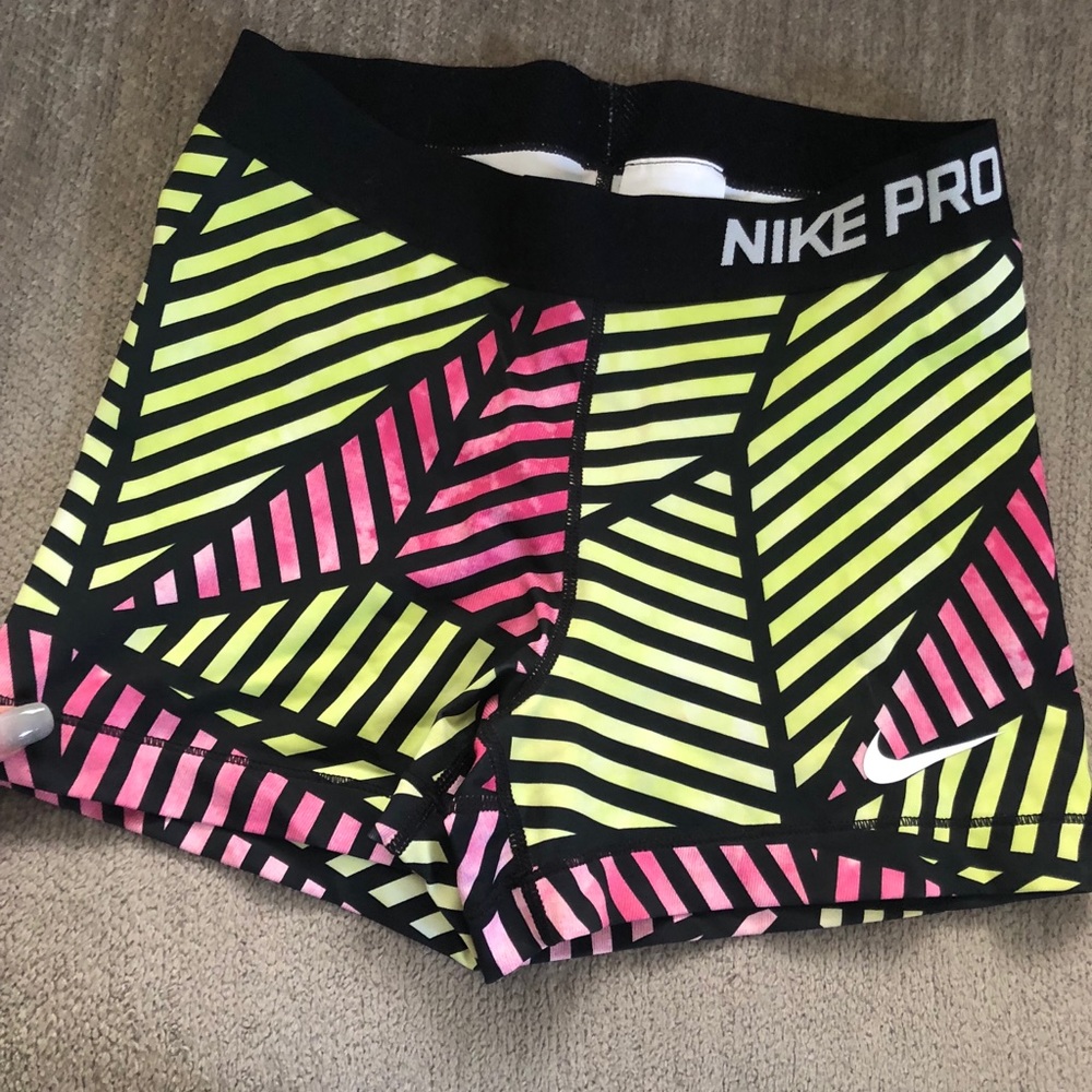 Nike pro shorts size medium
